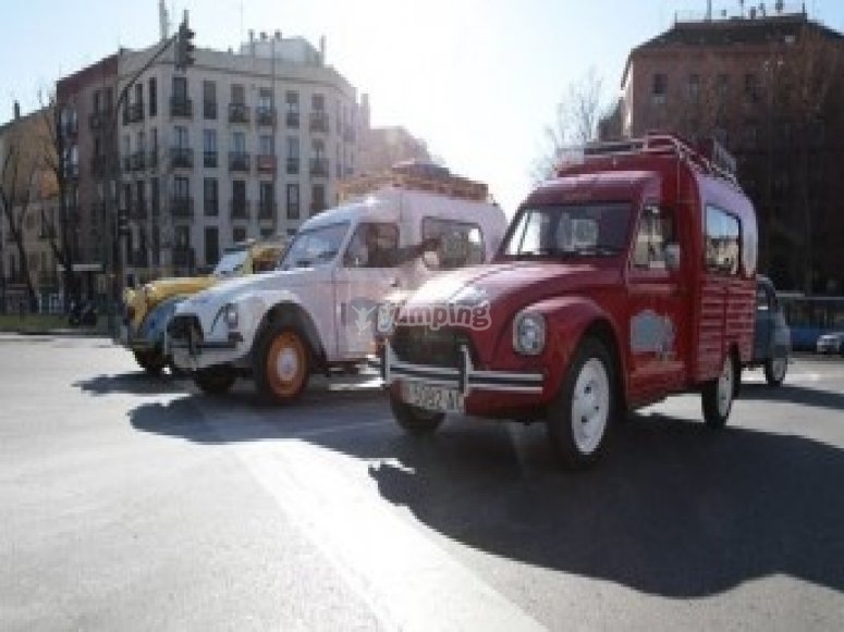 Pasea con vehículos clásicos por Madrid Pasea con vehículos clásicos por Madrid